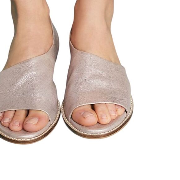 Anthropologie Open Toe Flats Metallic Beige Leather Shoes - Size: 8 - Picture 1 of 13